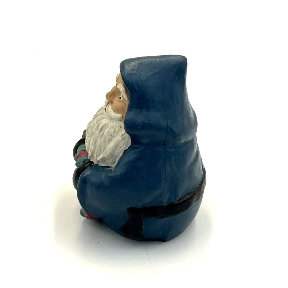 Vtg Hand Painted Resin Santa Figurine Blue Coat Carrying Wreath 3.5